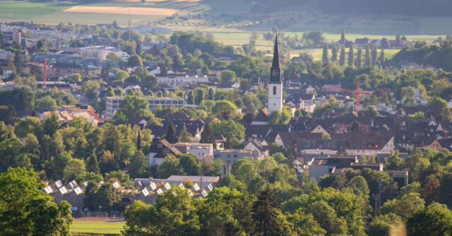 Panorama-Blick auf Bülach während des Sonnenuntergangs. Foto: Marco Moritz / Quelle: Stadt Bülach