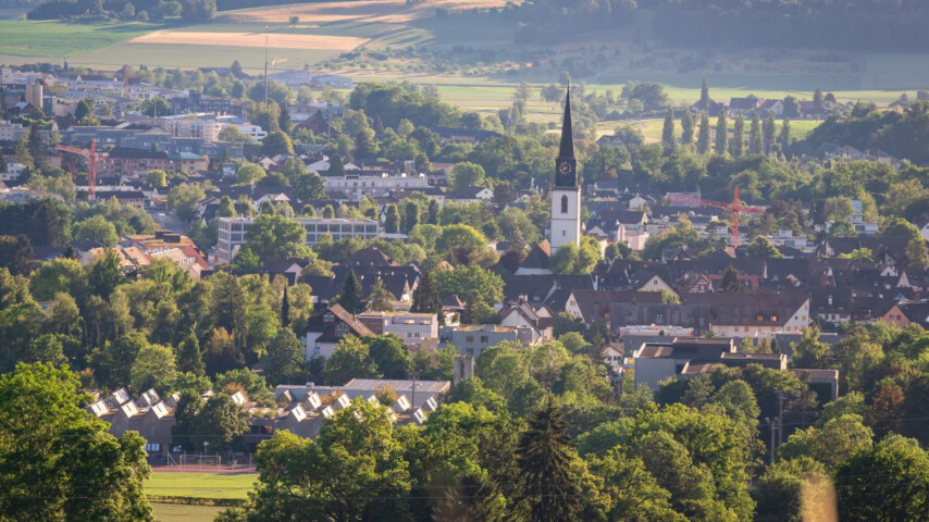 Panorama-Blick auf Bülach während des Sonnenuntergangs. Foto: Marco Moritz / Quelle: Stadt Bülach